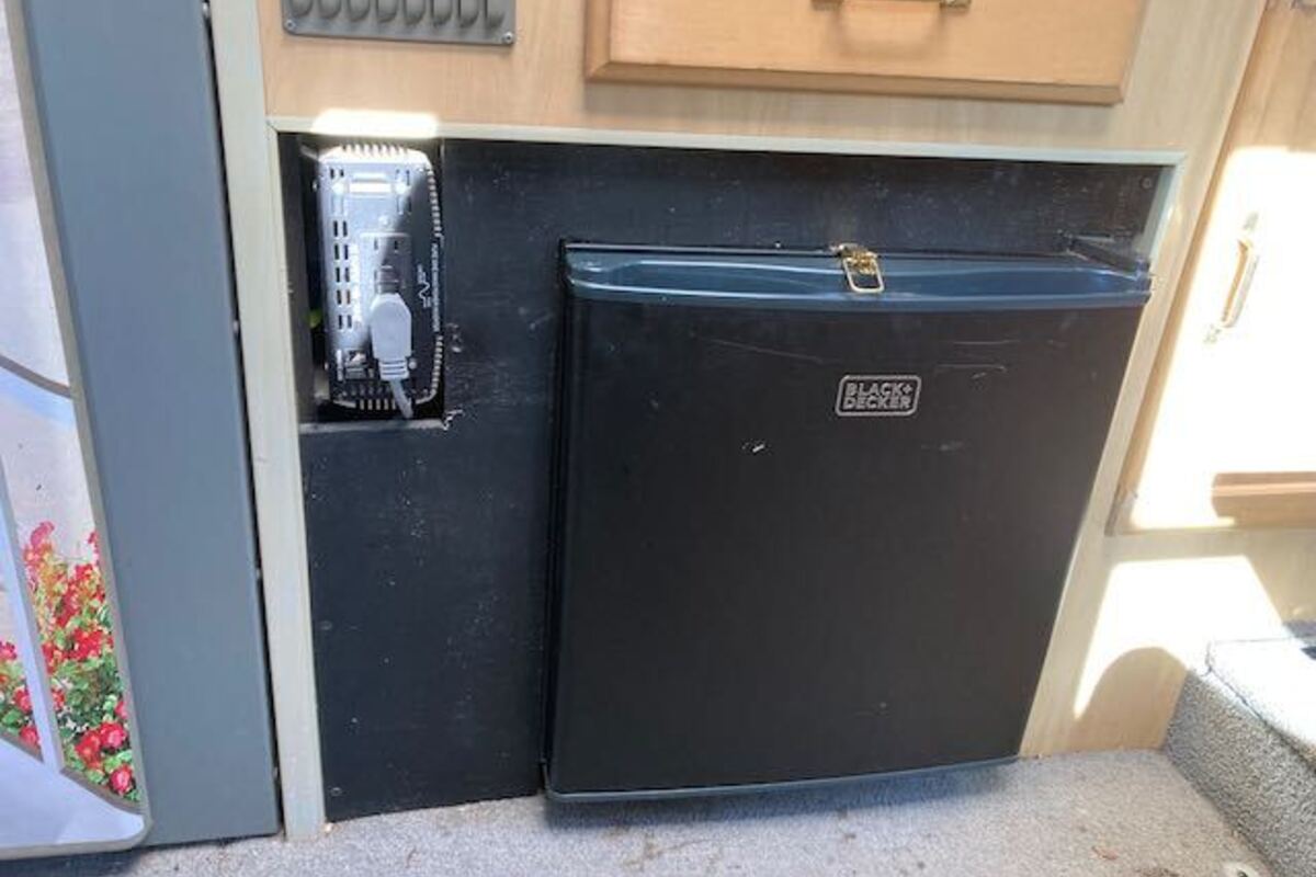 1998 Winnebago Rialta 22RC in Albion, CA